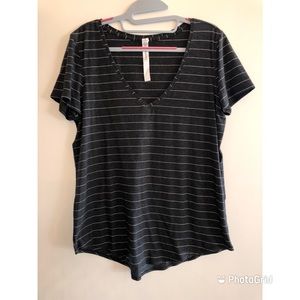 Lululemon Love Tee V Size 10